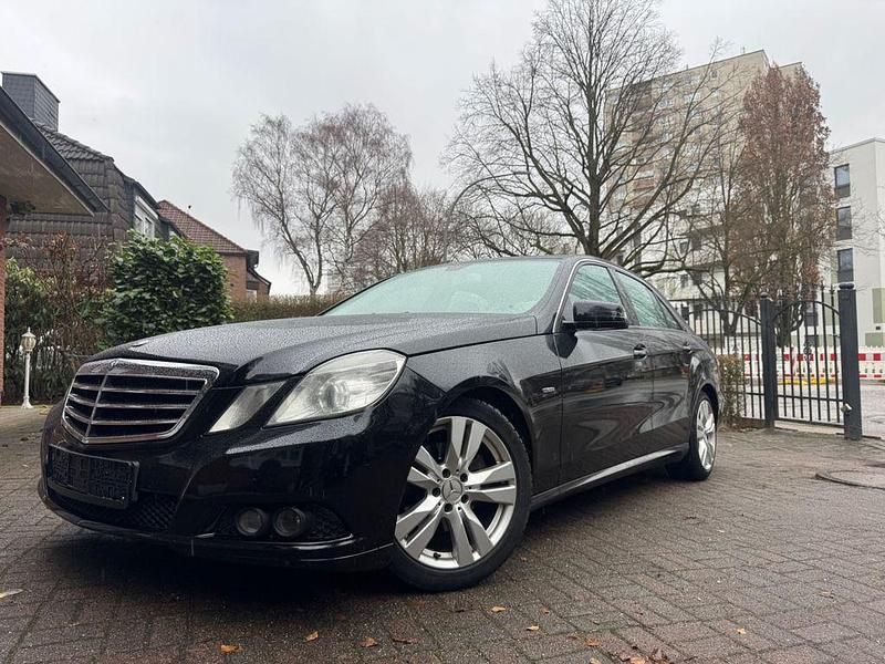Gebraucht Mercedes E200 136 PS (100 kW) 2011 Schwarz Limousine