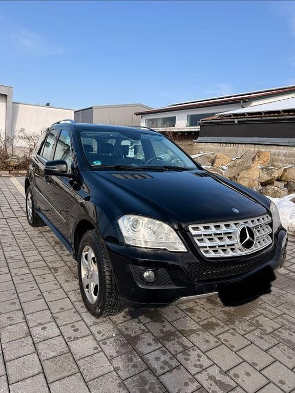 Gebraucht Mercedes ML350 231 PS (169 kW) 2010 Schwarz SUV