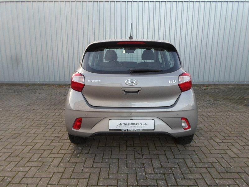 Gebraucht Hyundai i10 Trend 67 PS (49 kW) 2022 Braun Kleinwagen