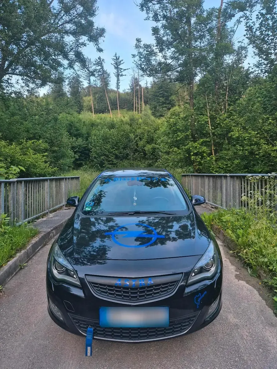 Gebraucht Opel Astra 140 PS (102 kW) 2010 Schwarz Limousine