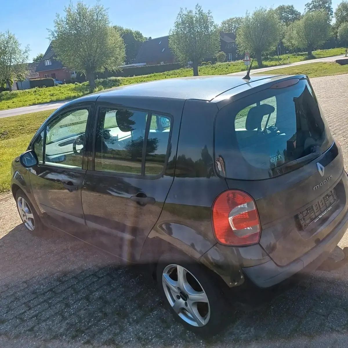 Używany Renault Modus 75 KM (55 kW) 2009 Czarny Minivan