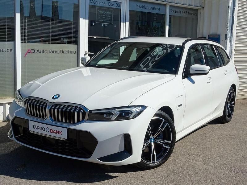 Gebraucht BMW 320e M Sport 204 PS (150 kW) 2023 Weiß Kombi