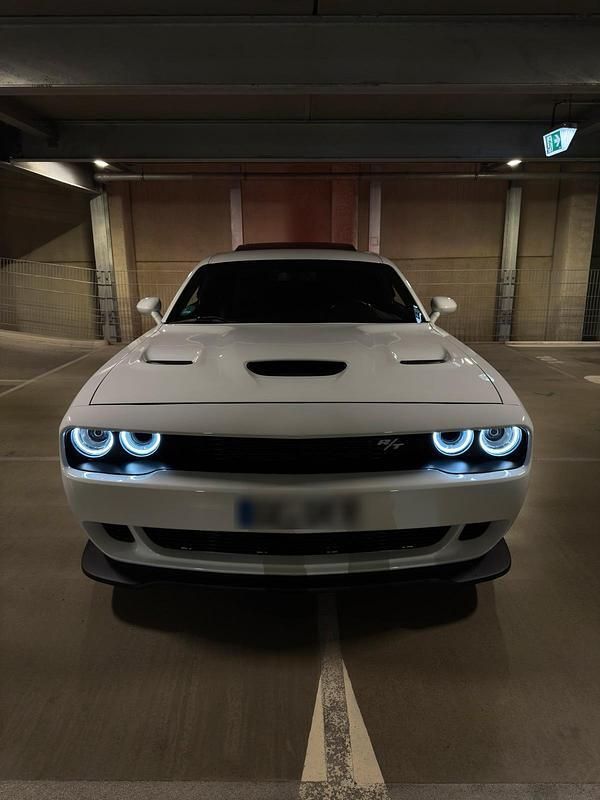 Weiß Gebraucht 2018 Dodge Challenger Coupé | 34.000 € (Teuer) - Bild 1/4