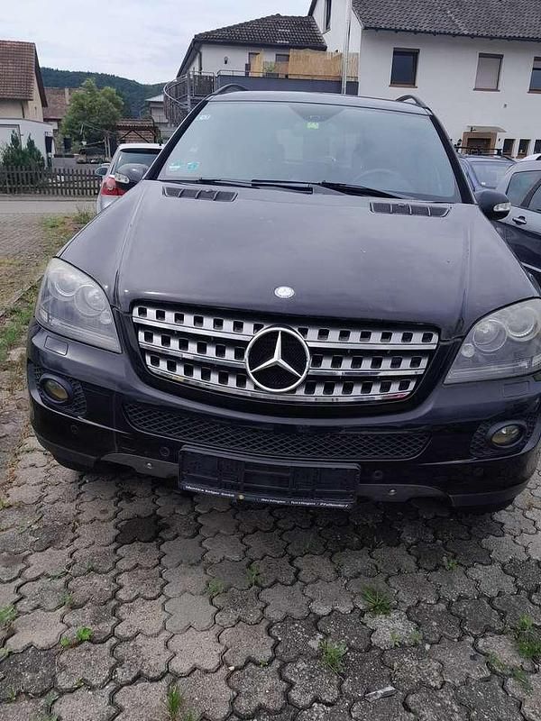 Schwarz Gebraucht 2008 Mercedes ML320 AMG SUV | 6.990 € (Superpreis) - Bild 1/4