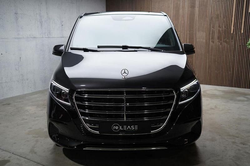 Neu Mercedes V300 Luxury 237 PS (174 kW) 2026 Grau Van / Kleinbus