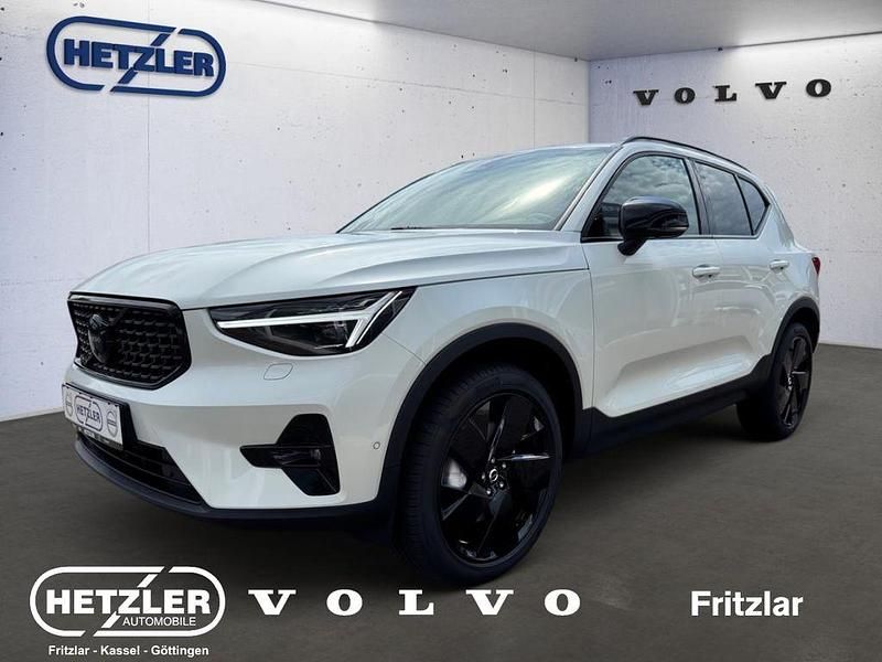 Crystal white / metallic Neu 2025 Volvo XC40 Plus SUV | 57.130 € - Bild 1/4