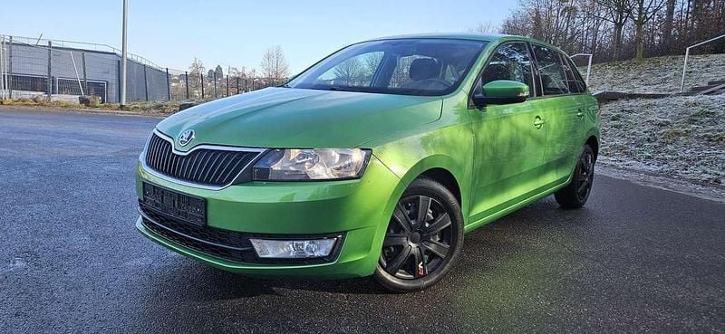 Grün Gebraucht 2017 Skoda Rapid Ambition Kleinwagen | 9.450 € (Guter Preis) - Bild 1/4