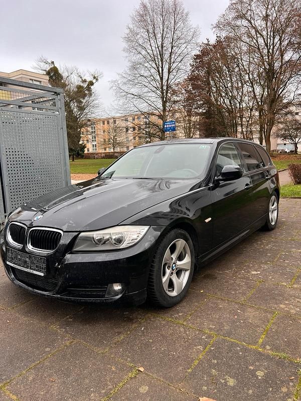 Schwarz Gebraucht 2011 BMW 320 Kombi | 3.000 € (Superpreis) - Bild 1/4