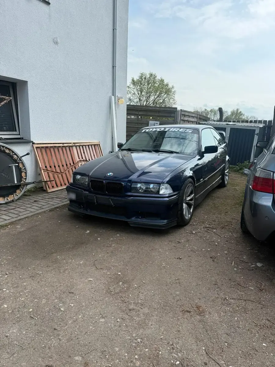 Gebraucht BMW 318 Basis 140 PS (102 kW) 1997 Blau Coupé