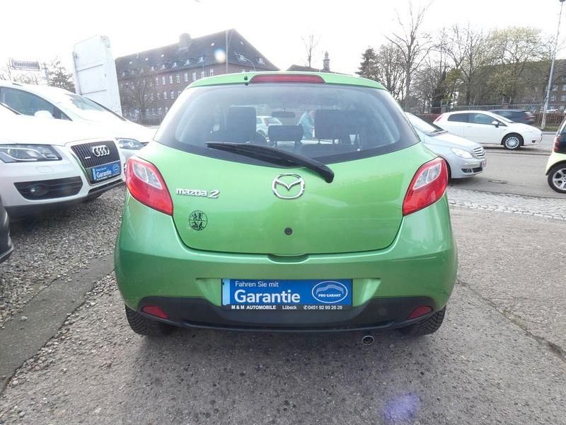 Gebraucht Mazda 2 Active 75 PS (55 kW) 2011 Grün Kleinwagen