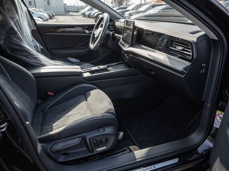 Gebraucht VW Passat Elegance 150 PS (110 kW) 2024 Grenadillschwarz metallic Kombi