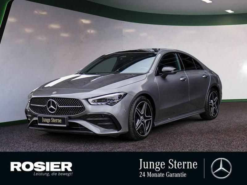 Grau / mountaingrau Gebraucht 2024 Mercedes CLA220 Advanced Plus Limousine | 41.890 € (Fairer Preis) - Bild 1/4