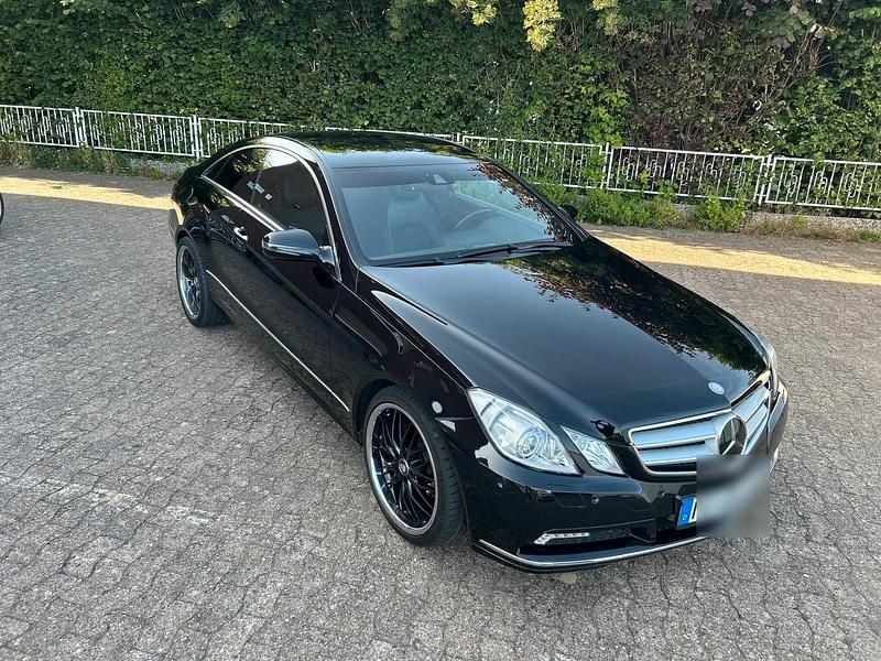 Gebraucht Mercedes E250 204 PS (150 kW) 2009 Schwarz Coupé
