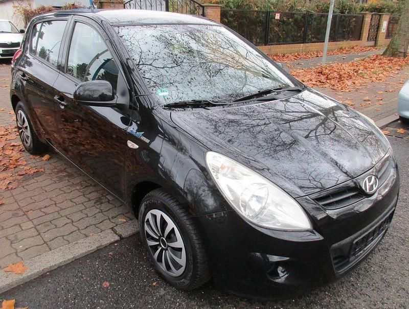 Schwarz Gebraucht 2012 Hyundai i20 Edition Limousine | 1.950 € (Guter Preis) - Bild 1/4