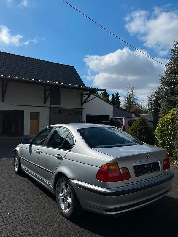 Gebraucht BMW 328 Basis 193 PS (141 kW) 1998 Silber Limousine