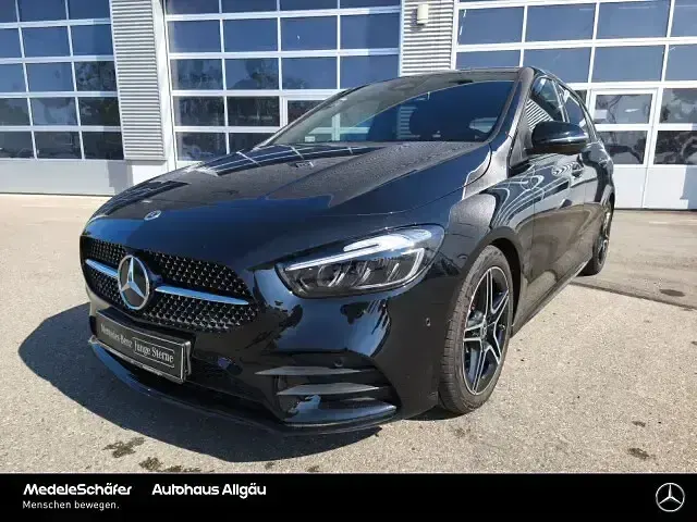 Gebraucht Mercedes B200 AMG 163 PS (119 kW) 2025 Lack kosmosschwarz Kleinwagen