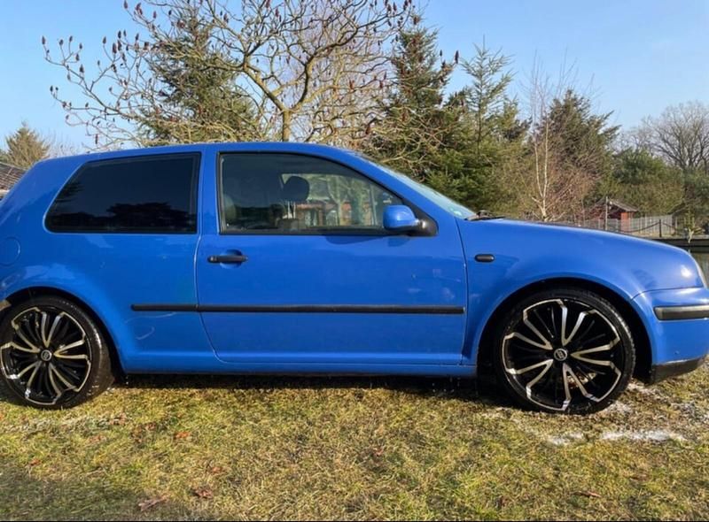 Blau Gebraucht 2001 VW Golf IV Limousine | 400 € (Superpreis) - Bild 1/4