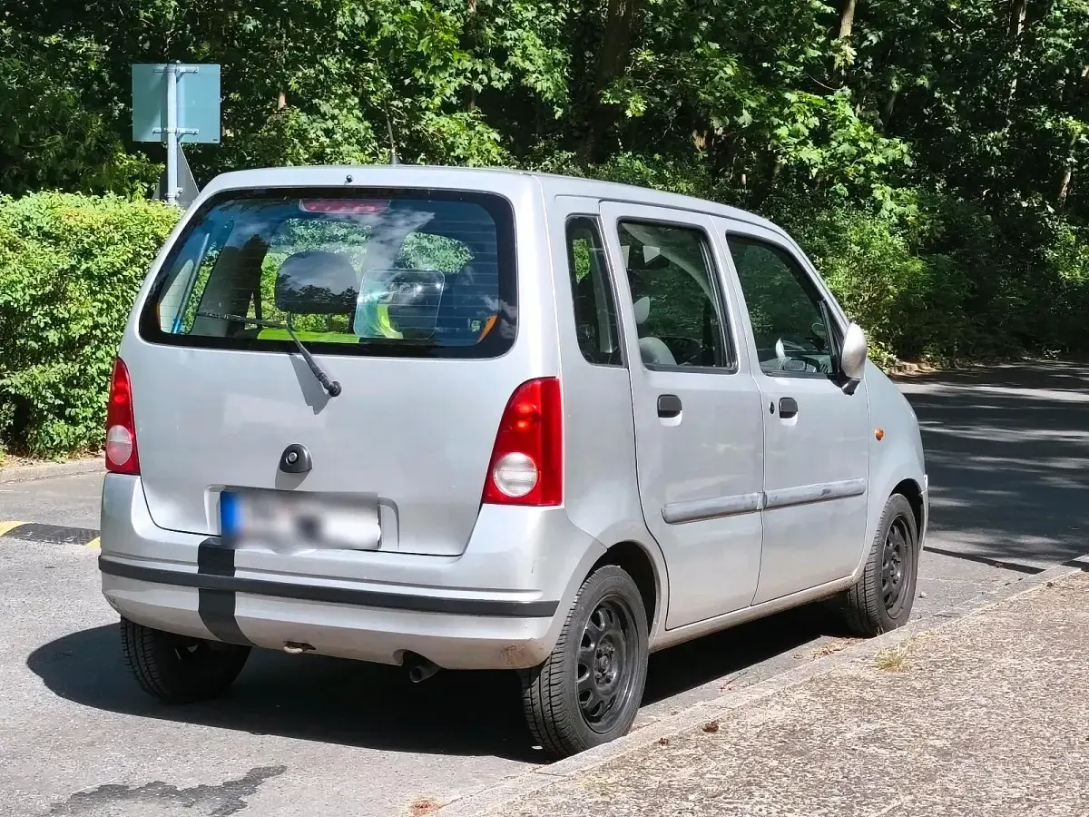 Gebraucht Opel Agila 75 PS (55 kW) 2002 Silber Van / Kleinbus