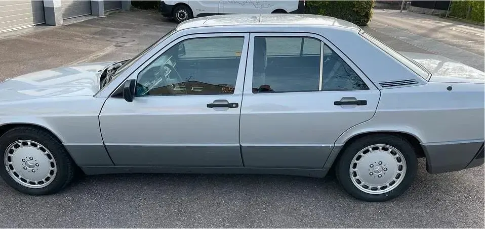 Gebraucht Mercedes 190 160 PS (117 kW) 1989 Silber Limousine