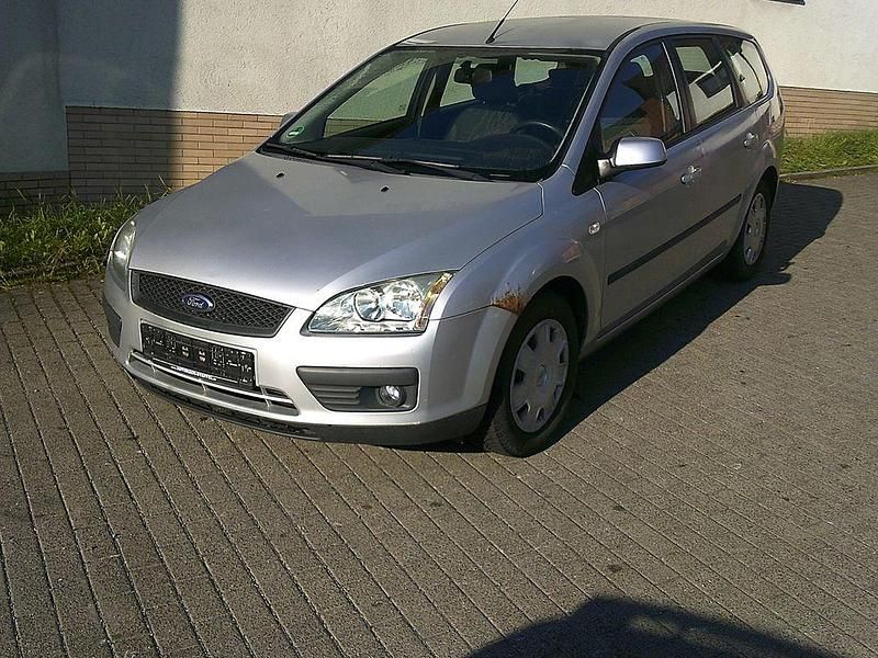 Silber Gebraucht 2007 Ford Focus Fun X Limousine | 999 € (Superpreis) - Bild 1/4