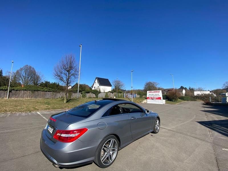Gebraucht Mercedes E350 265 PS (194 kW) 2012 Grau Coupé