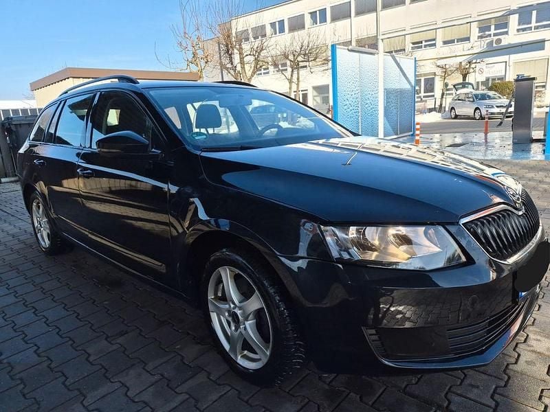 Schwarz Gebraucht 2013 Skoda Octavia Active Kombi | 7.490 € (Guter Preis) - Bild 1/4