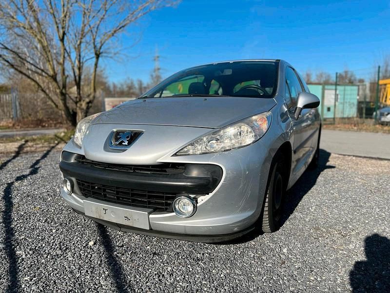 Gebraucht Peugeot 207 73 PS (53 kW) 2009 Silber Kleinwagen
