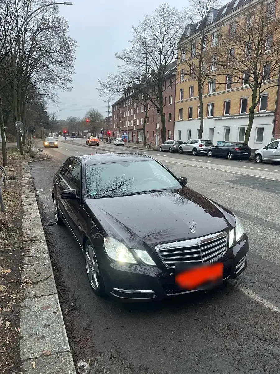 Gebraucht Mercedes E350 265 PS (194 kW) 2012 Braun Limousine