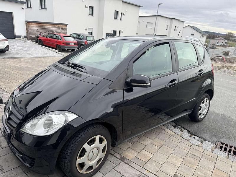 Gebraucht Mercedes A180 114 PS (83 kW) 2011 Schwarz Limousine