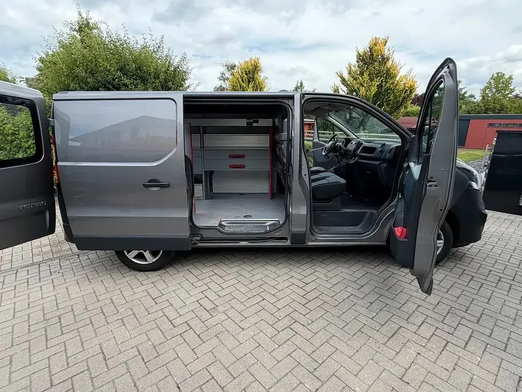 Gebraucht Opel Vivaro 125 PS (91 kW) 2018 Schwarz Van / Kleinbus