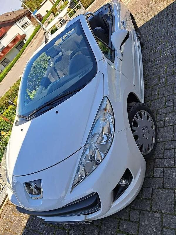 Weiß Gebraucht 2013 Peugeot 207 CC Active Cabrio | 3.900 € (Fairer Preis) - Bild 1/4