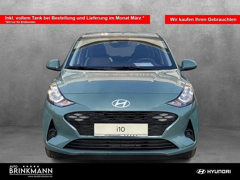 Gebraucht Hyundai i10 Select 63 PS (46 kW) 2025 Mangrove green / mic Kleinwagen