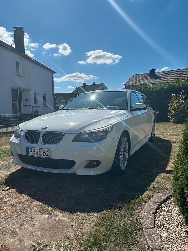 Weiß Gebraucht 2009 BMW 550 Kombi | 18.000 € - Bild 1/4