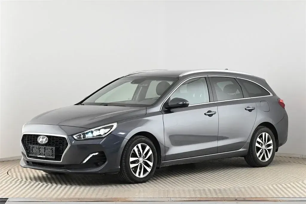 Gebraucht Hyundai i30 Premium 140 PS (102 kW) 2019 Silber Kombi