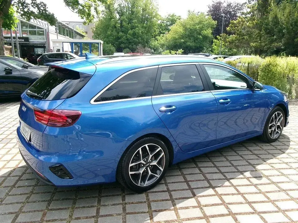 Gebraucht Kia Ceed Platinum Edition 140 PS (102 kW) 2024 (b3l) blue flame met. Kleinwagen