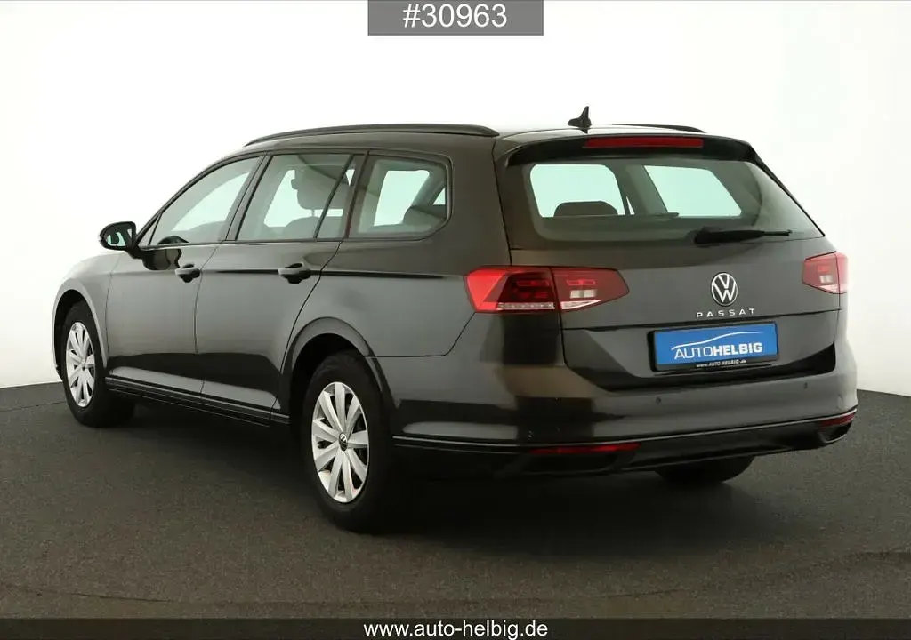 Gebraucht VW Passat 150 PS (110 kW) 2022 Grau Kombi