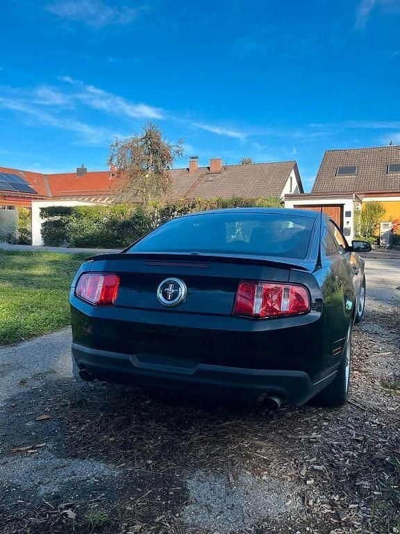 Gebraucht Ford Mustang 309 PS (227 kW) 2011 Schwarz Coupé