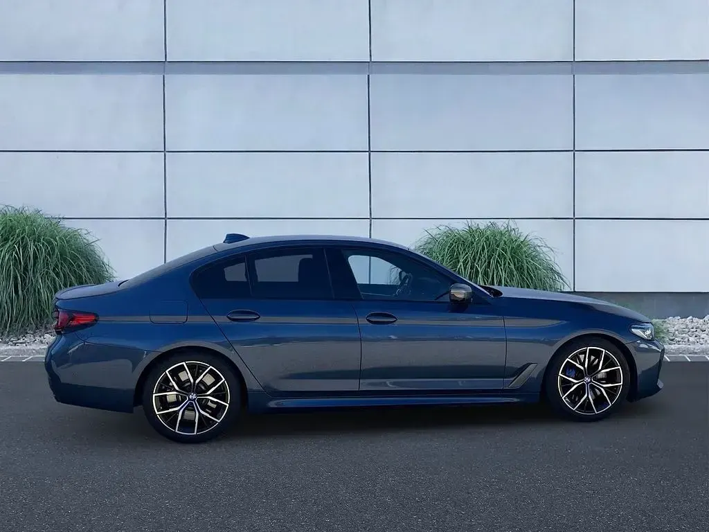 Gebraucht BMW M550 Performance 530 PS (389 kW) 2023 Arctic race blue Limousine