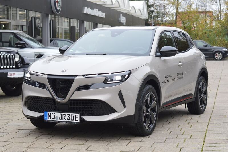 Grau Gebraucht 2024 Alfa Romeo Junior Edizione Speciale SUV | 37.900 € (Fairer Preis) - Bild 1/4