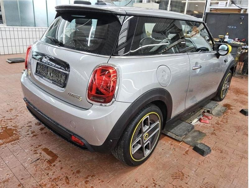 Gebraucht Mini Cooper SE 135 kW (184 PS) 2023 Silber Kleinwagen