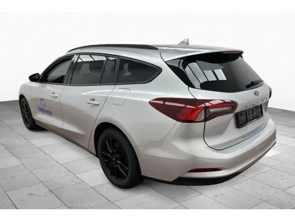 Gebraucht Ford Focus 120 PS (88 kW) 2022 Silber (metallic) Kombi