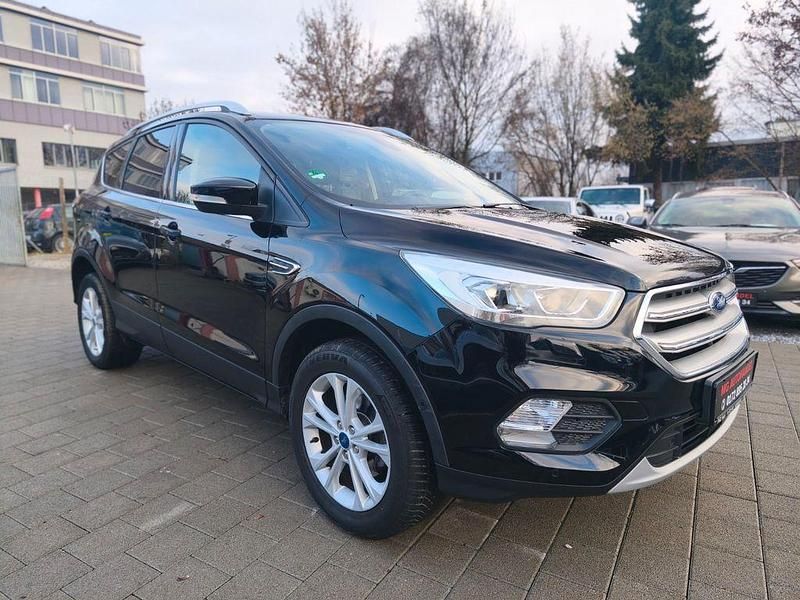 Gebraucht Ford Kuga Titanium 150 PS (110 kW) 2018 Schwarz SUV
