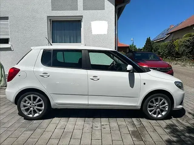 Gebraucht Skoda Fabia 69 PS (50 kW) 2014 Weiß Limousine