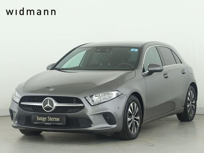 Metalliclack mountaingrau Gebraucht 2023 Mercedes A180 Progressive Limousine | 26.850 € (Fairer Preis) - Bild 1/4