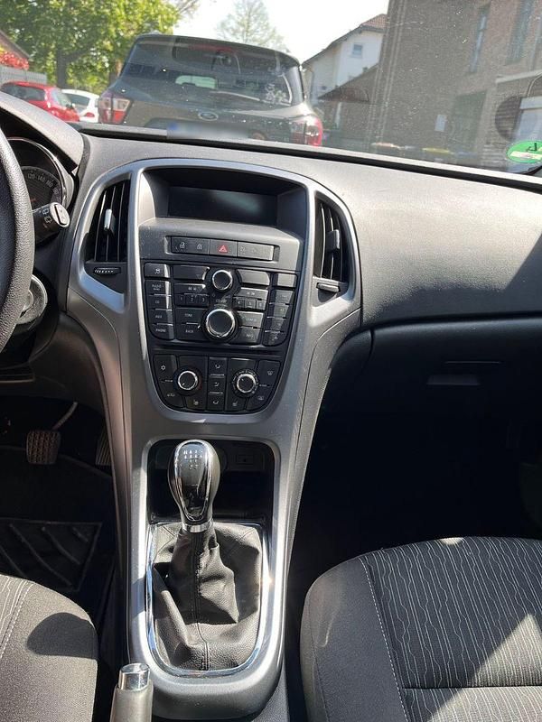 Second-hand Opel Astra 116 CP (85 kW) 2014 Albastru Break