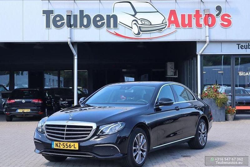 Schwarz Gebraucht 2017 Mercedes E220 Ambition Limousine | 14.895 € (Teuer) - Bild 1/4