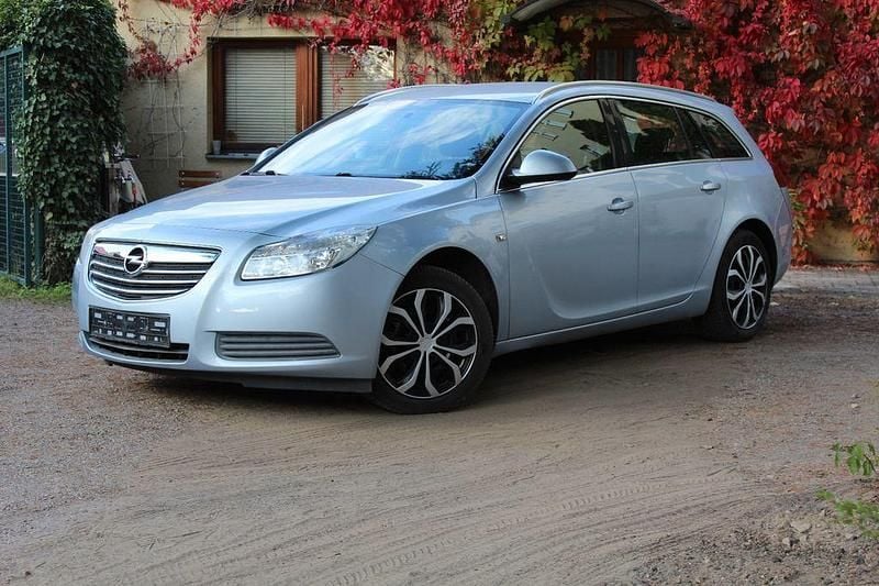 Silber Gebraucht 2013 Opel Insignia Edition Kombi | 6.299 € (Guter Preis) - Bild 1/4