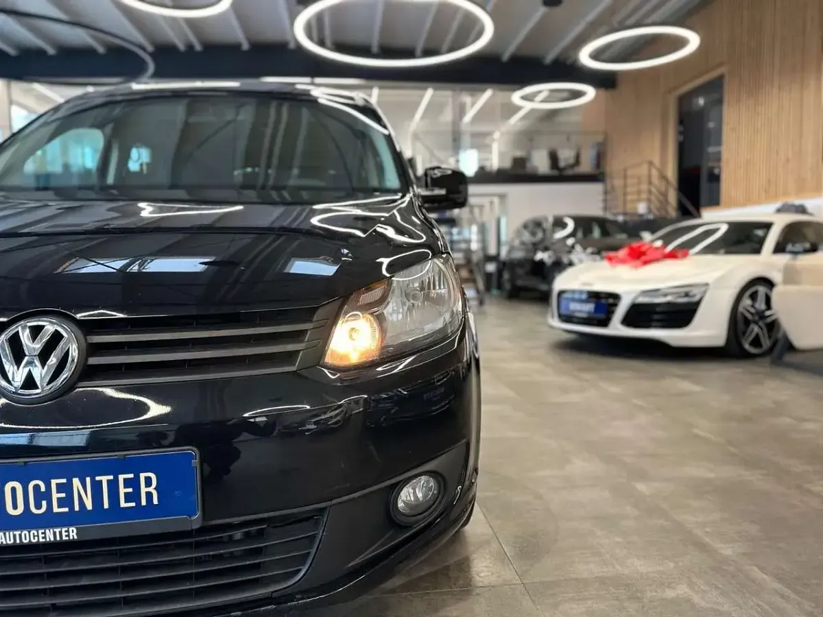 Używany VW Caddy Maxi 102 KM (75 kW) 2011 Czarny Minivan