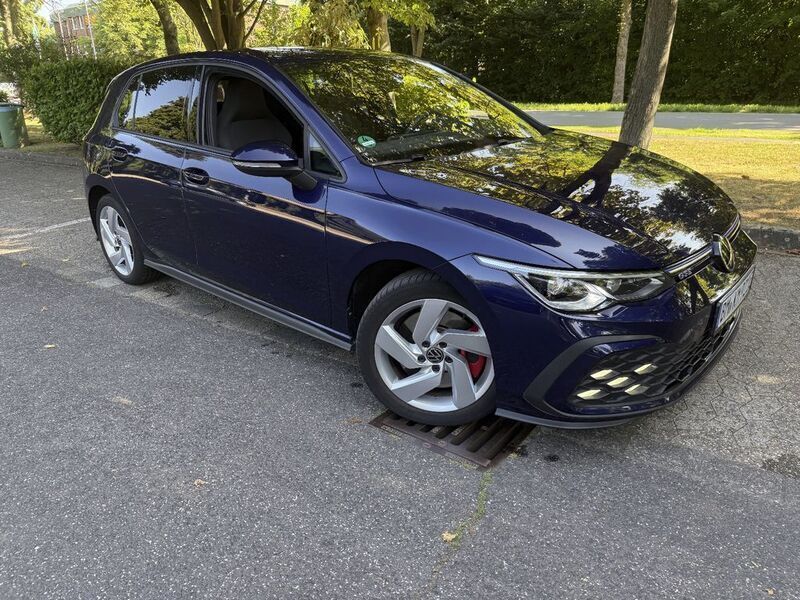 Blau Gebraucht 2021 VW Golf VIII GTE Limousine | 22.900 € (Fairer Preis) - Bild 1/4