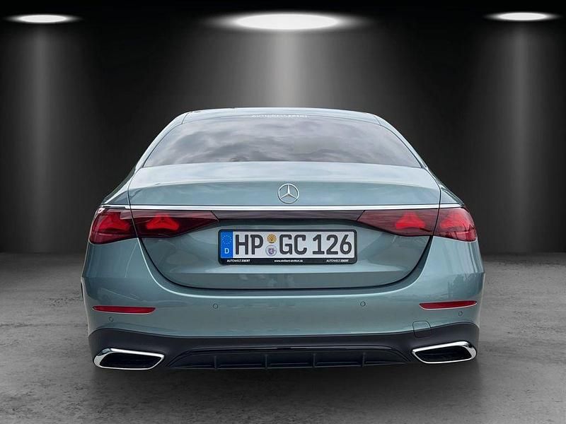 Gebraucht Mercedes E200 AMG 204 PS (150 kW) 2024 Silber Limousine